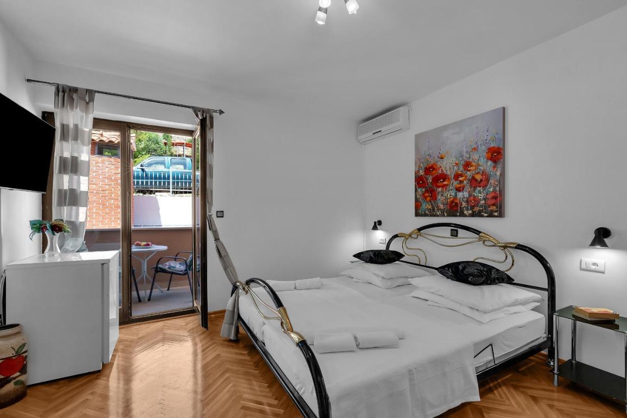 Apartments And Rooms With Parking Space Duce, Omis - 10303 Exteriör bild