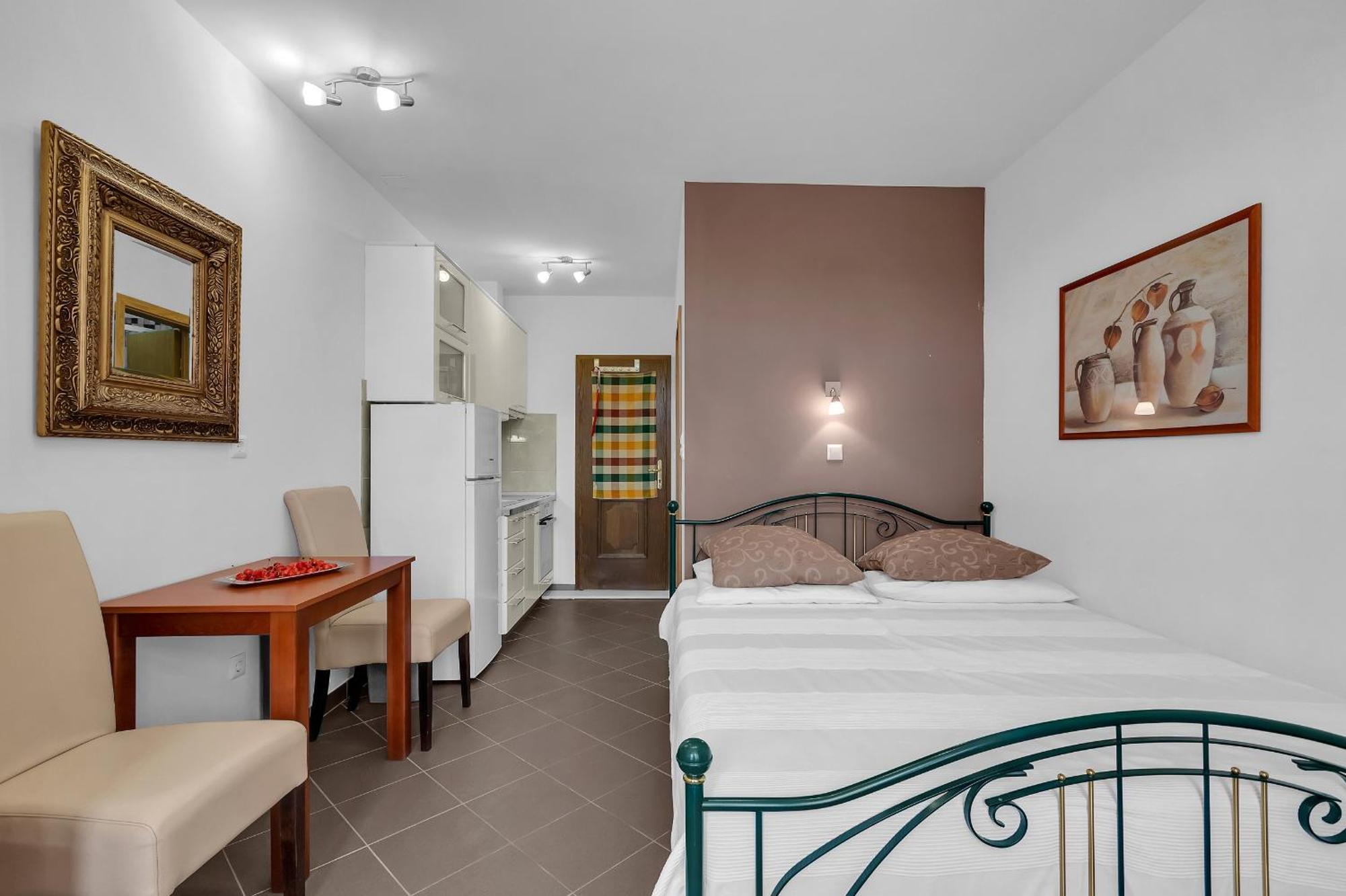 Apartments And Rooms With Parking Space Duce, Omis - 10303 Rum bild