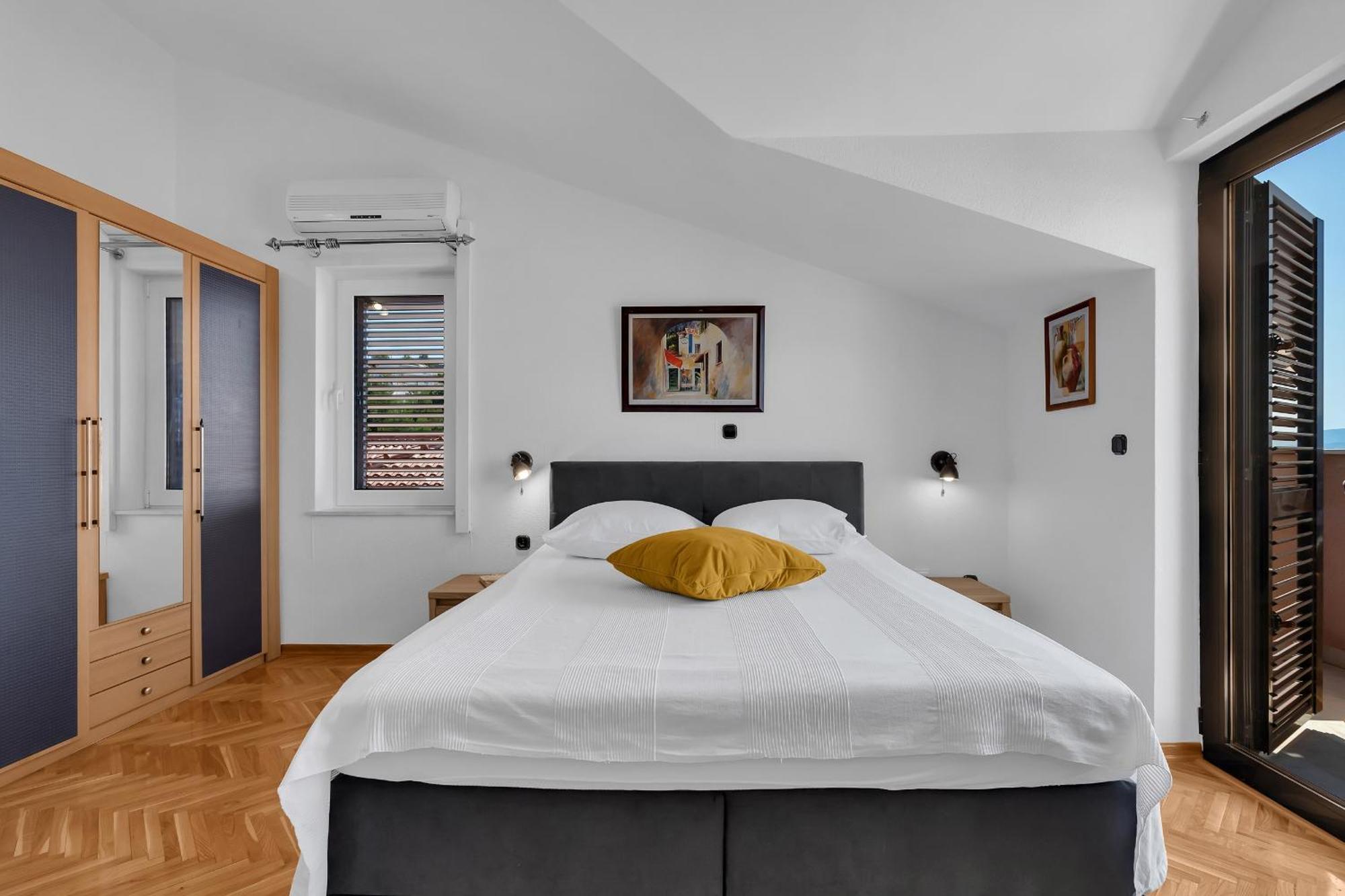 Apartments And Rooms With Parking Space Duce, Omis - 10303 Rum bild